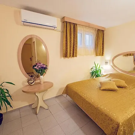 Color Hotel